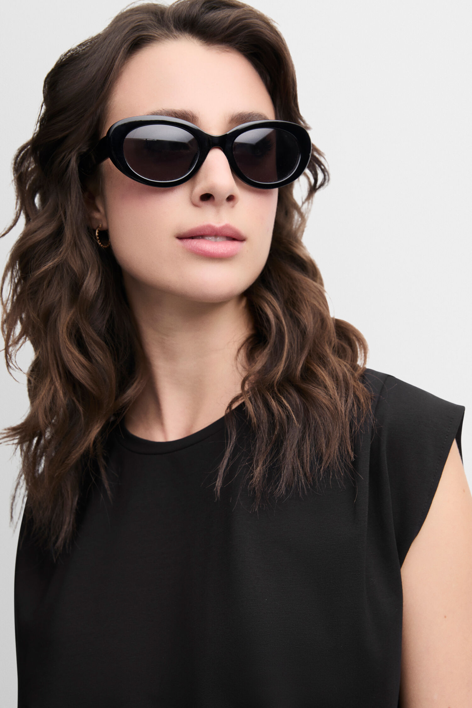 Bluse, Sonnenbrille, Erwachsener, Person, Frau