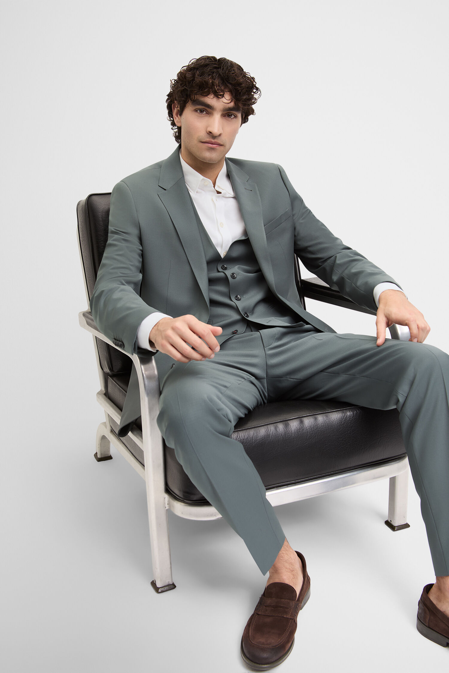Formelle Kleidung, Anzug, Blazer, Mantel, Sitzen - Formelle Kleidung, Anzug, Blazer, Mantel, Sitzen -