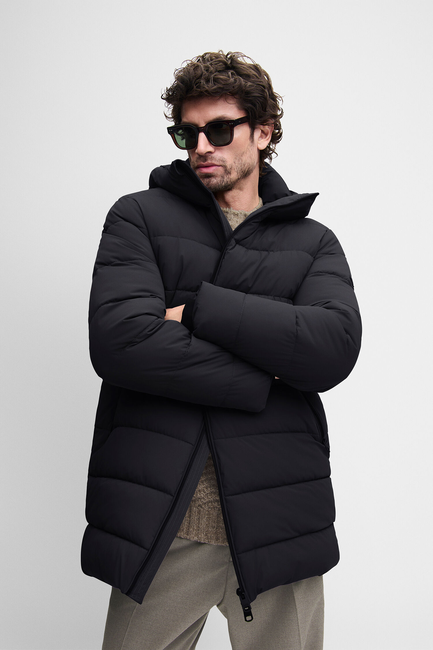 Pufferjacke, schwarzer Mantel, Kapuzenschnitt Jacke, Quadschnitt Puffer?, lange Pufferjacke