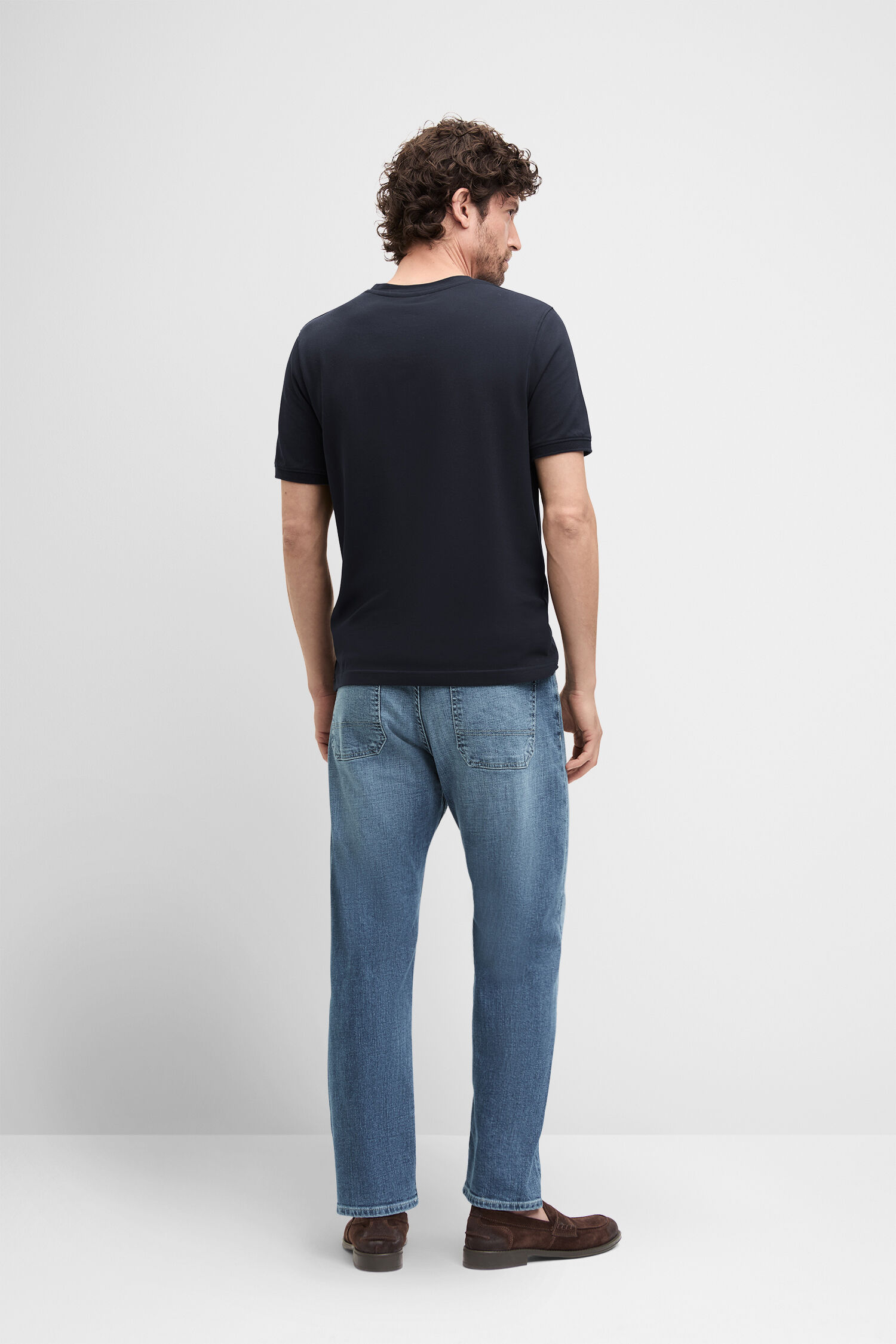 Hosen, T-shirt, Jeans, Person, Stehend