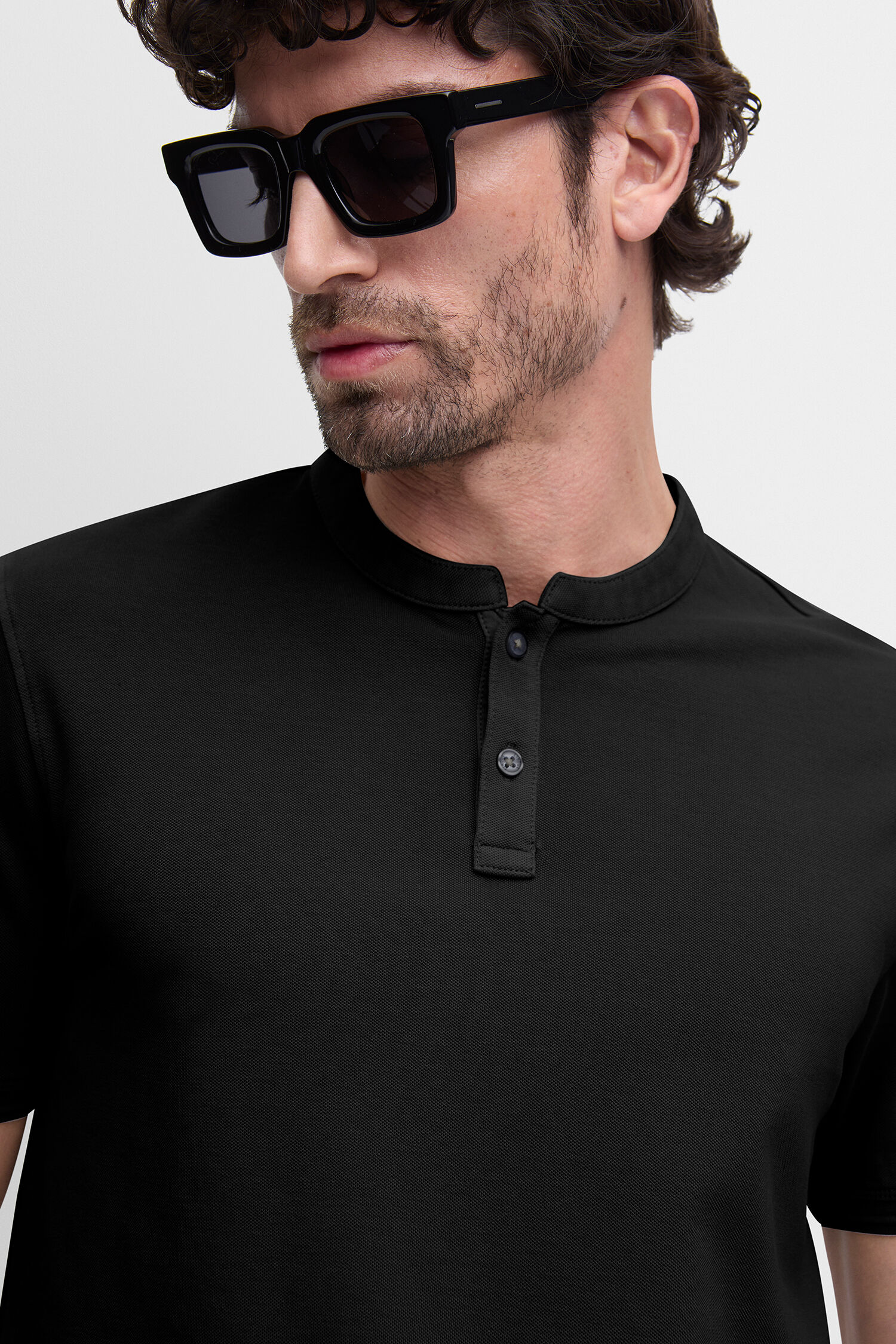 T-shirt, Sonnenbrille, Ärmel, Mann, Person