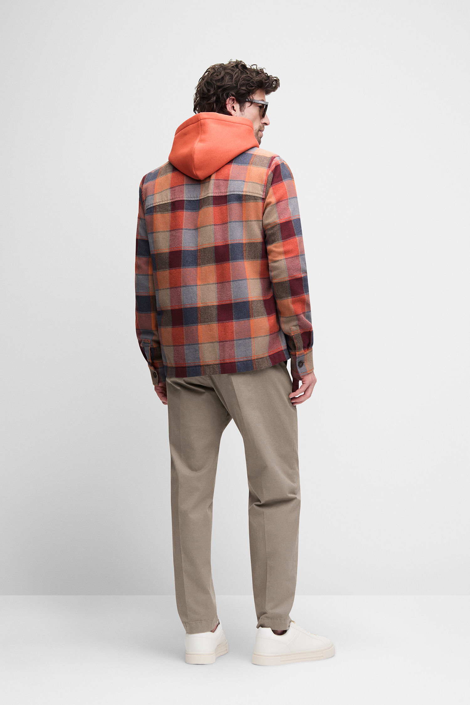 Plaisir, Checkered?
