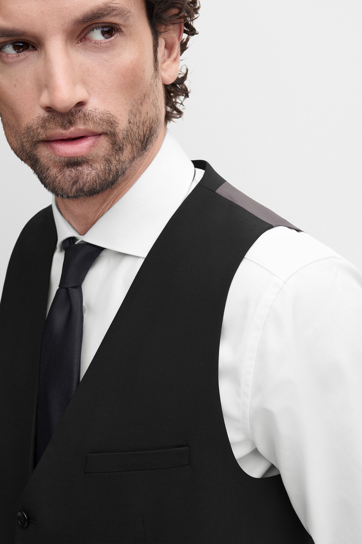 Anzugweste, Weste, Herrenanzug, schwarz, Hemdweiß, Knopfverschluss, glatte Oberfläche