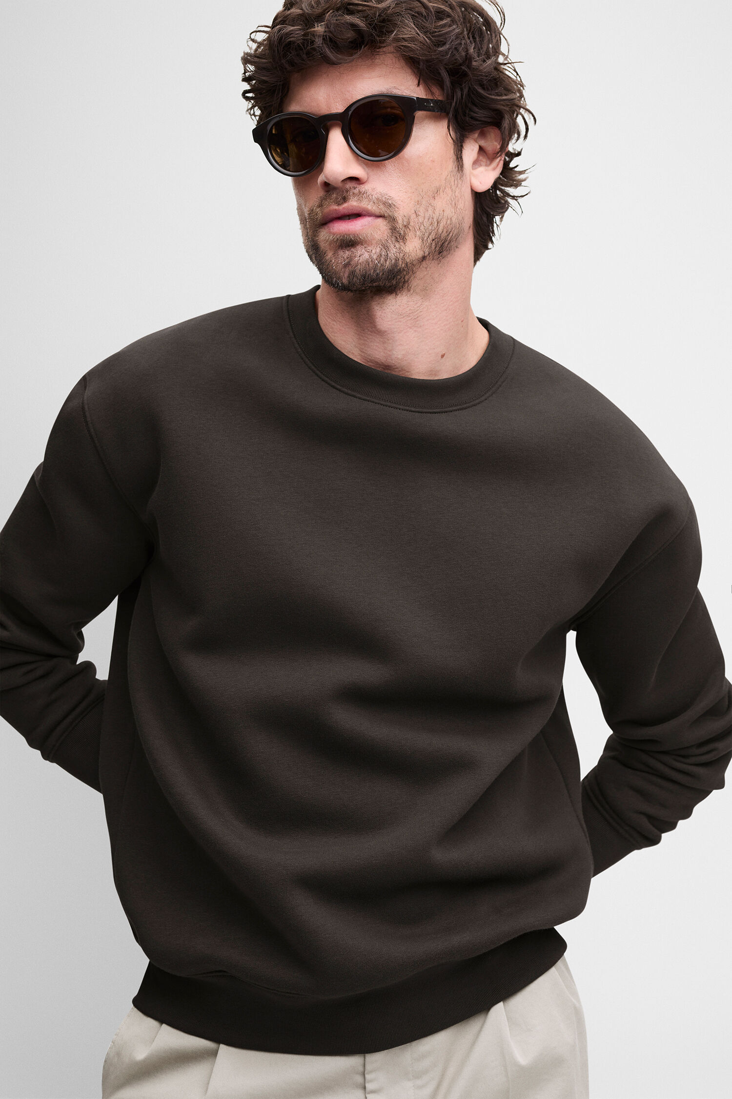 Sweatshirt, Kragenloser Rundhals, Dunkelbraun, Langarm, Casual