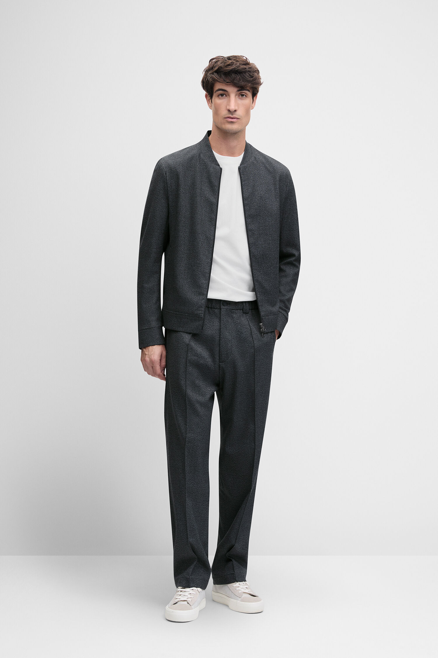 Anzug, Dunkelgrau, Jackett, Hose, T-Shirt - dunkelblau