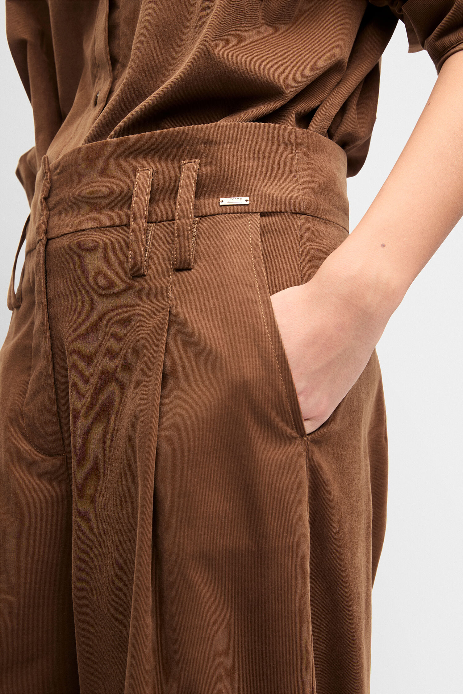 hose, Corduroy, braun, taillierter schnitt, seitentasche