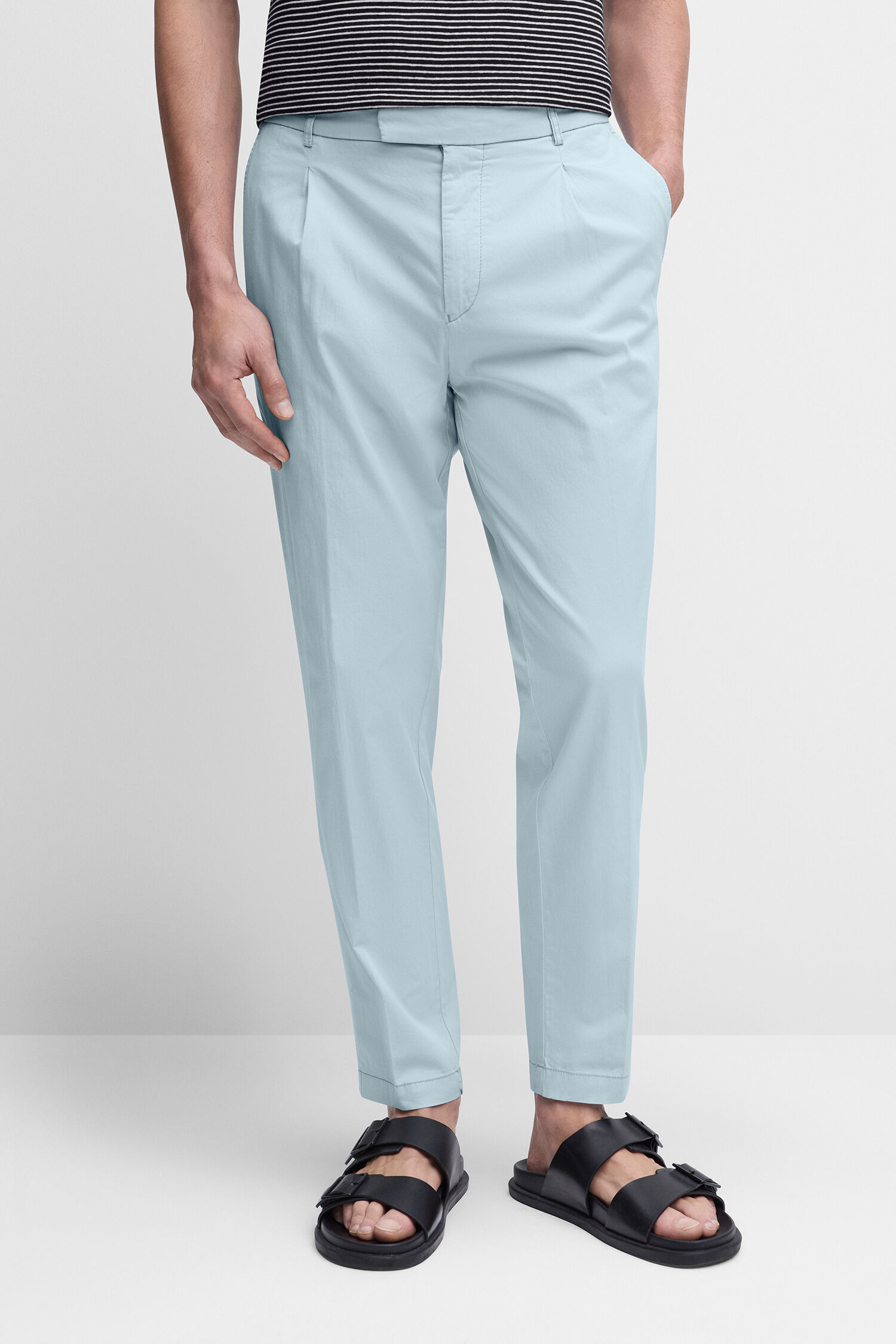 Hosen, Sandale, Erwachsener, Mann, Person