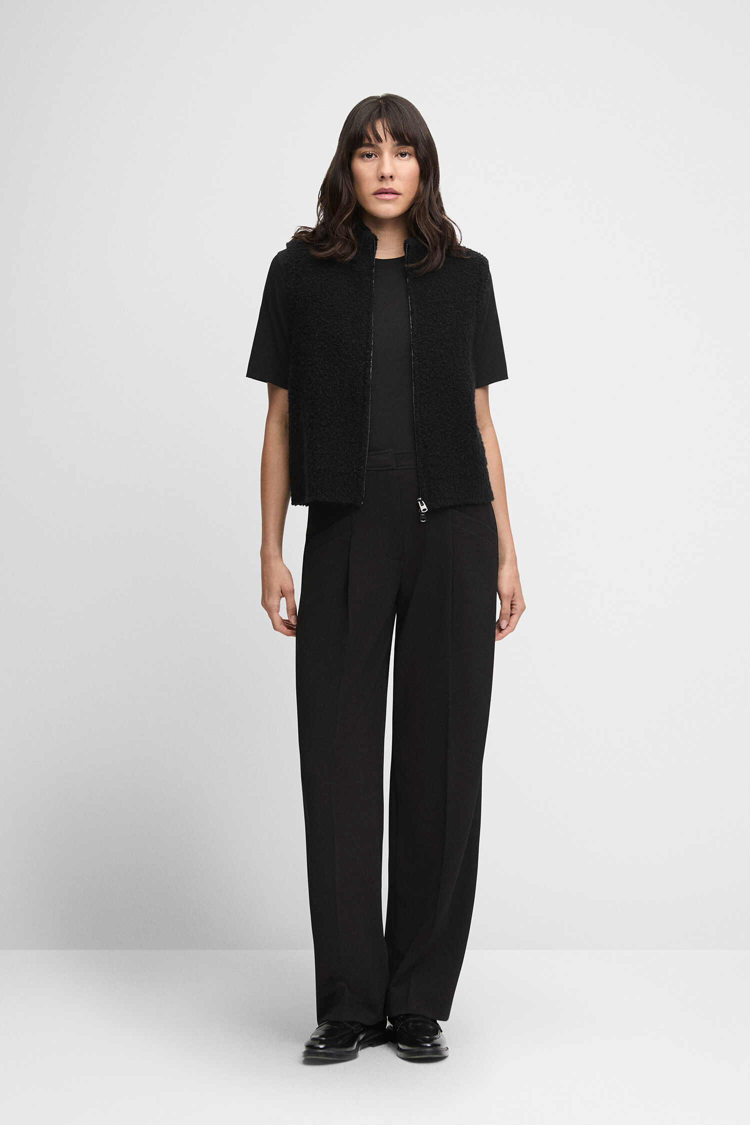 Bluse, Anzug, Hosen, Person, Frau