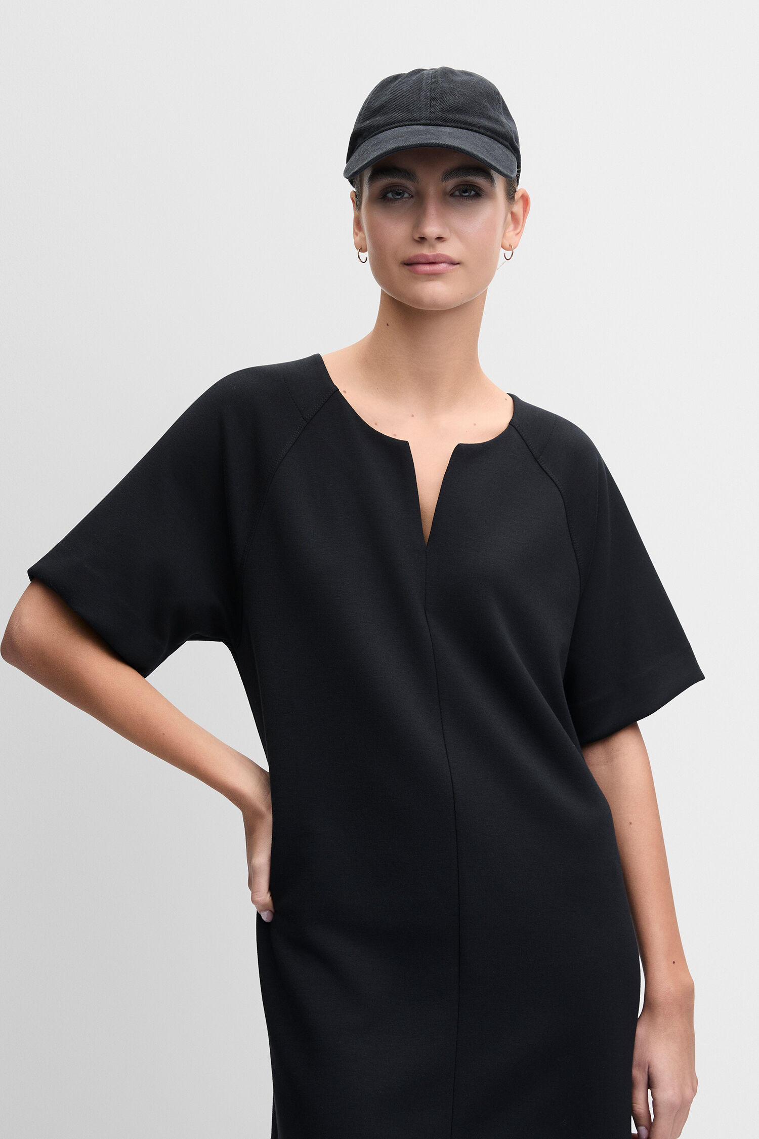 Kleid, Schwarz, Kurzarm, V-Ausschnitt, Kappe