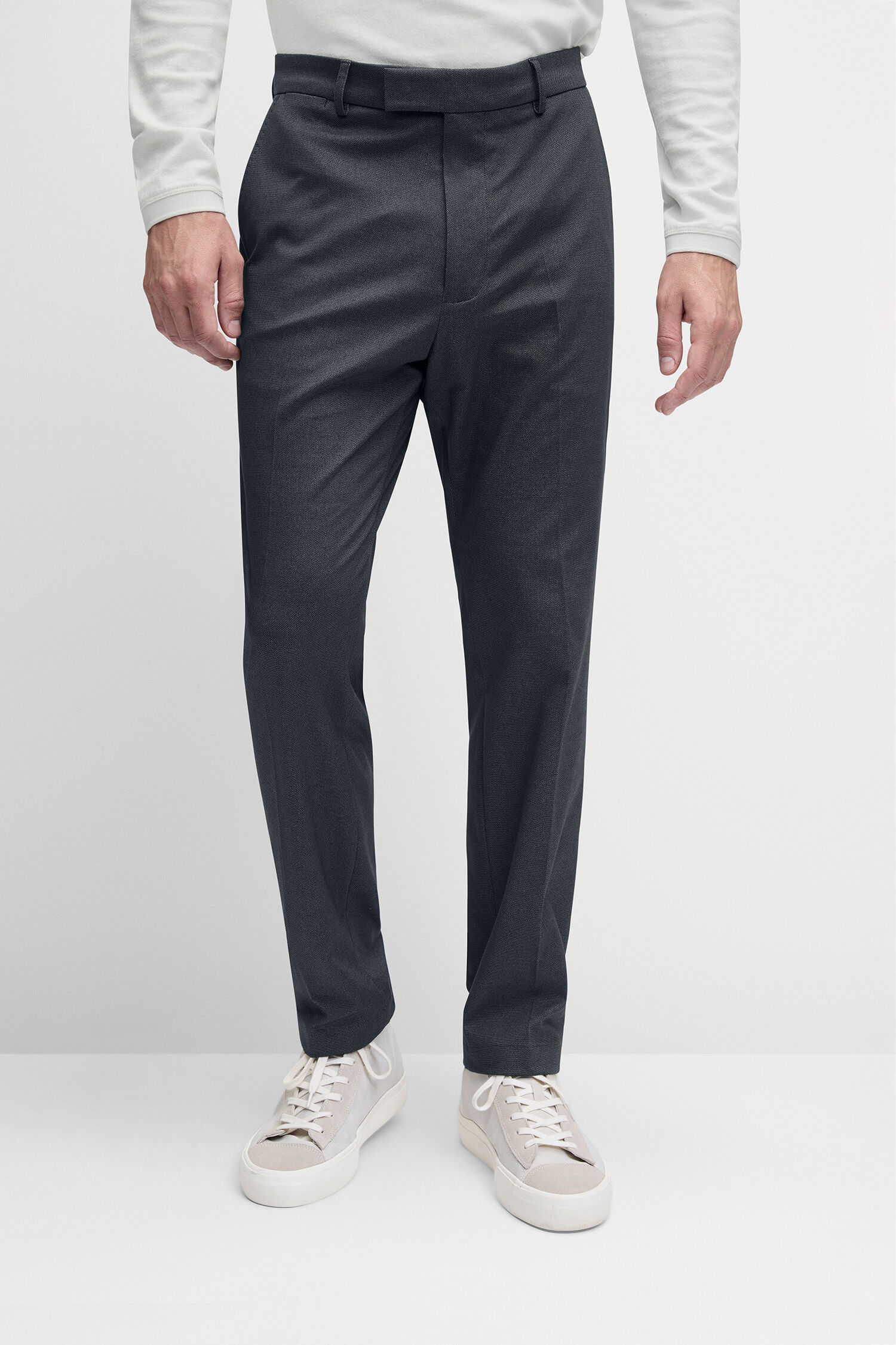 Hose, Chino, Dunkle Farbe, Kniebund, Gürtelbund
