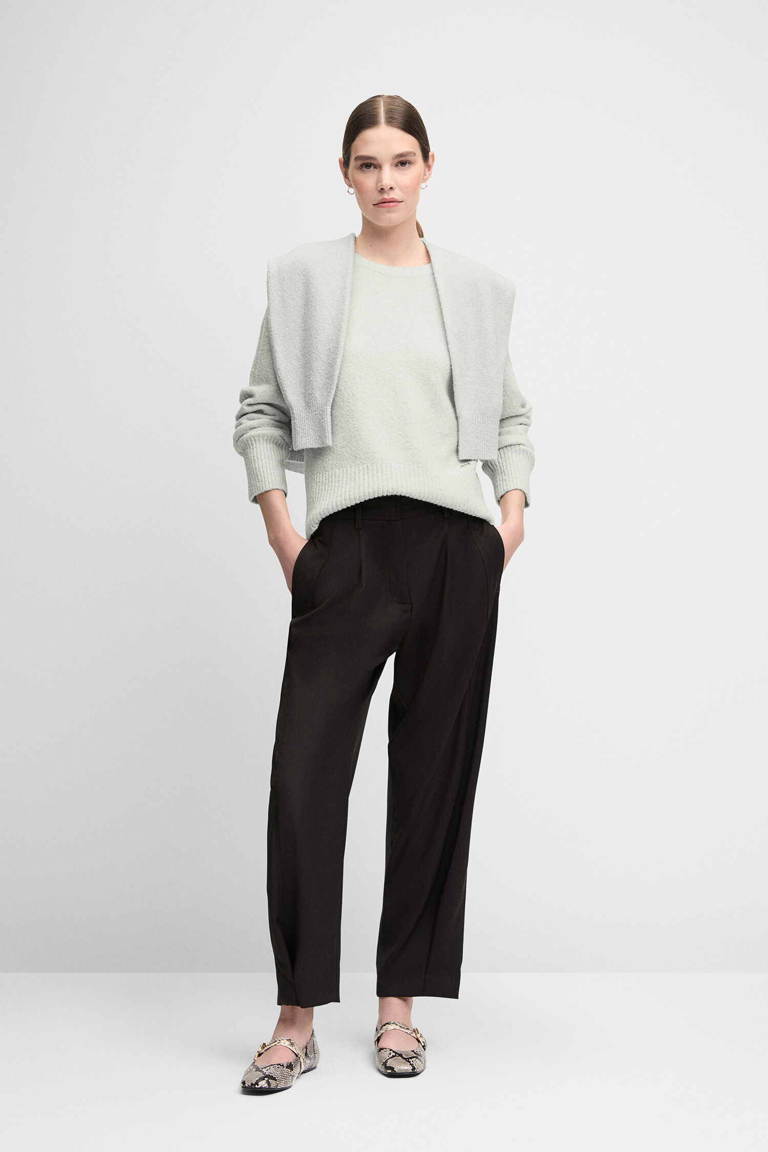 Formelle Kleidung, Anzug, Hosen, Pullover, Person