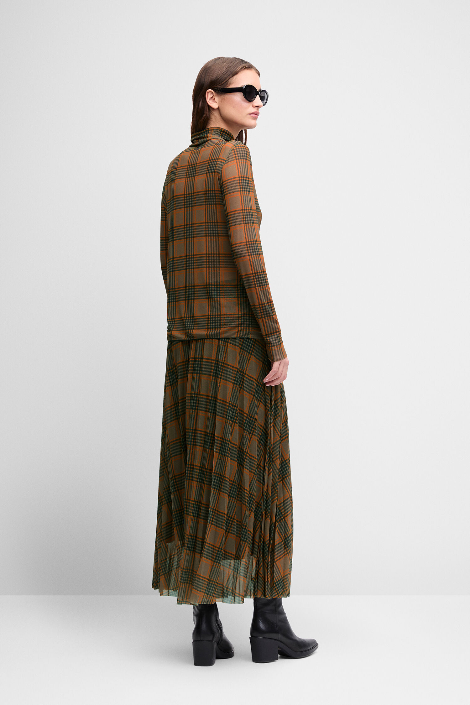 plaid, rock, lang, stiefel, sonnenbrille