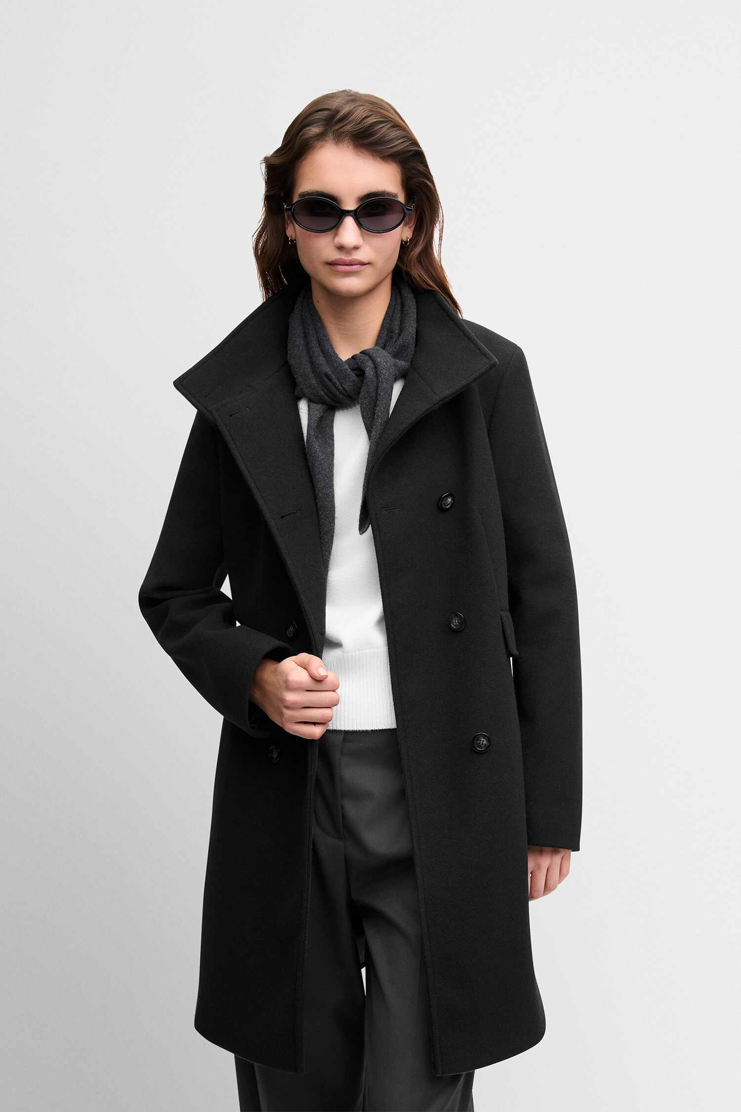 Wollmantel, Schwarz, Doppelreihiger Mantel, Schal, Sonnenbrille