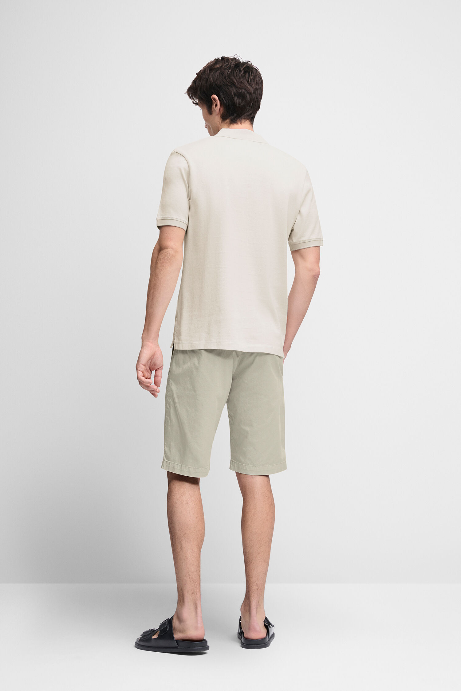 Kurze Hose, T-shirt, Erwachsener, Mann, Person