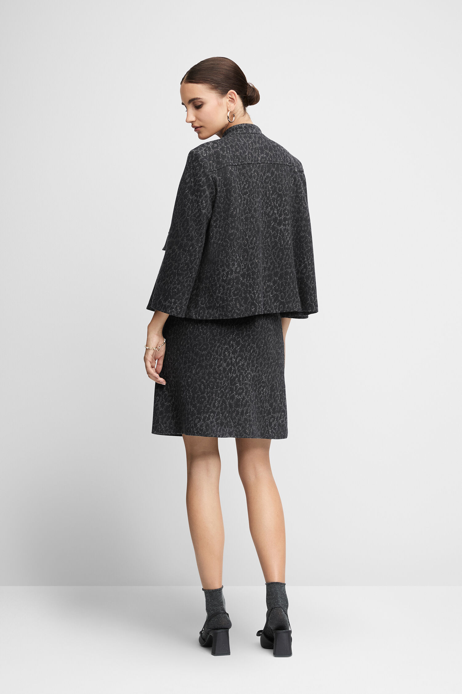 Mantel, Rock, Kleid, Person, Hoher Absatz