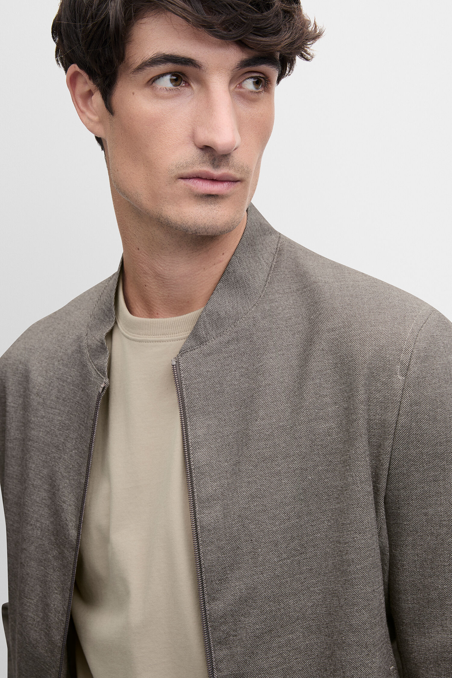 jacke, mantel, t-shirt, hose, grau