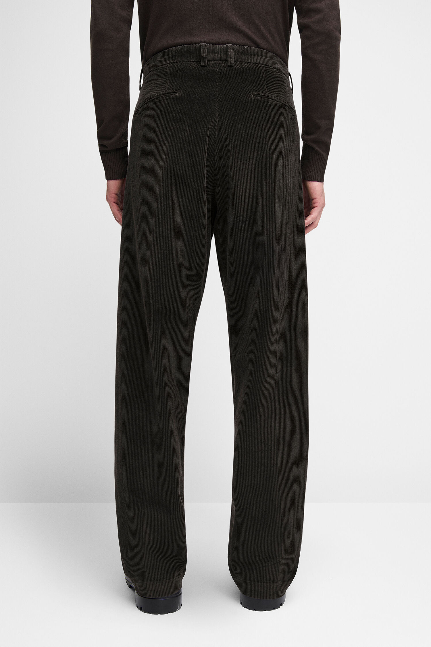 Corduroy, Weit geschnitten, Dunkelbraun, Rückseite, Freizeithose