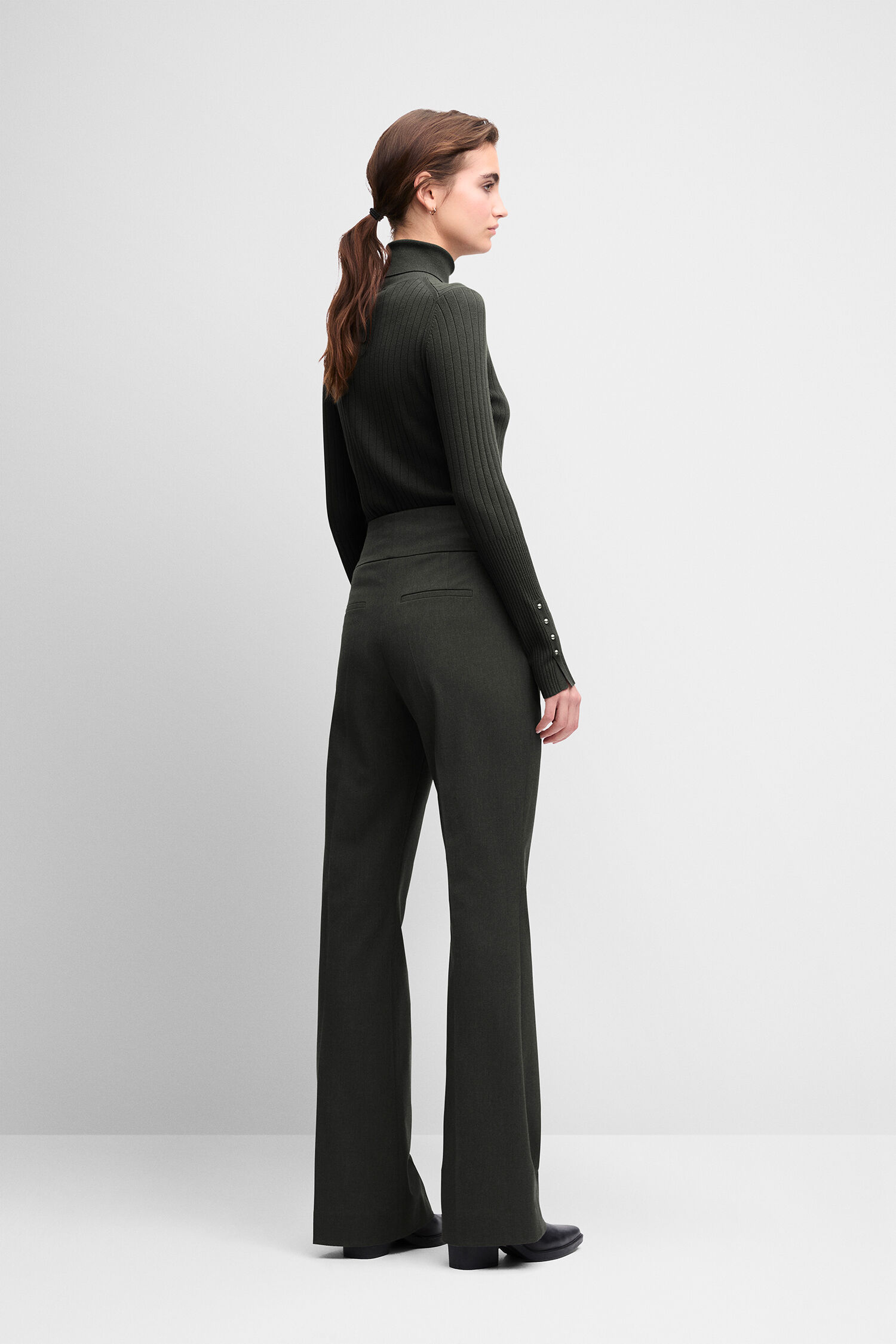 Turtleneck, Rippenstrick, dunkelgrün, weite Beine, Hose