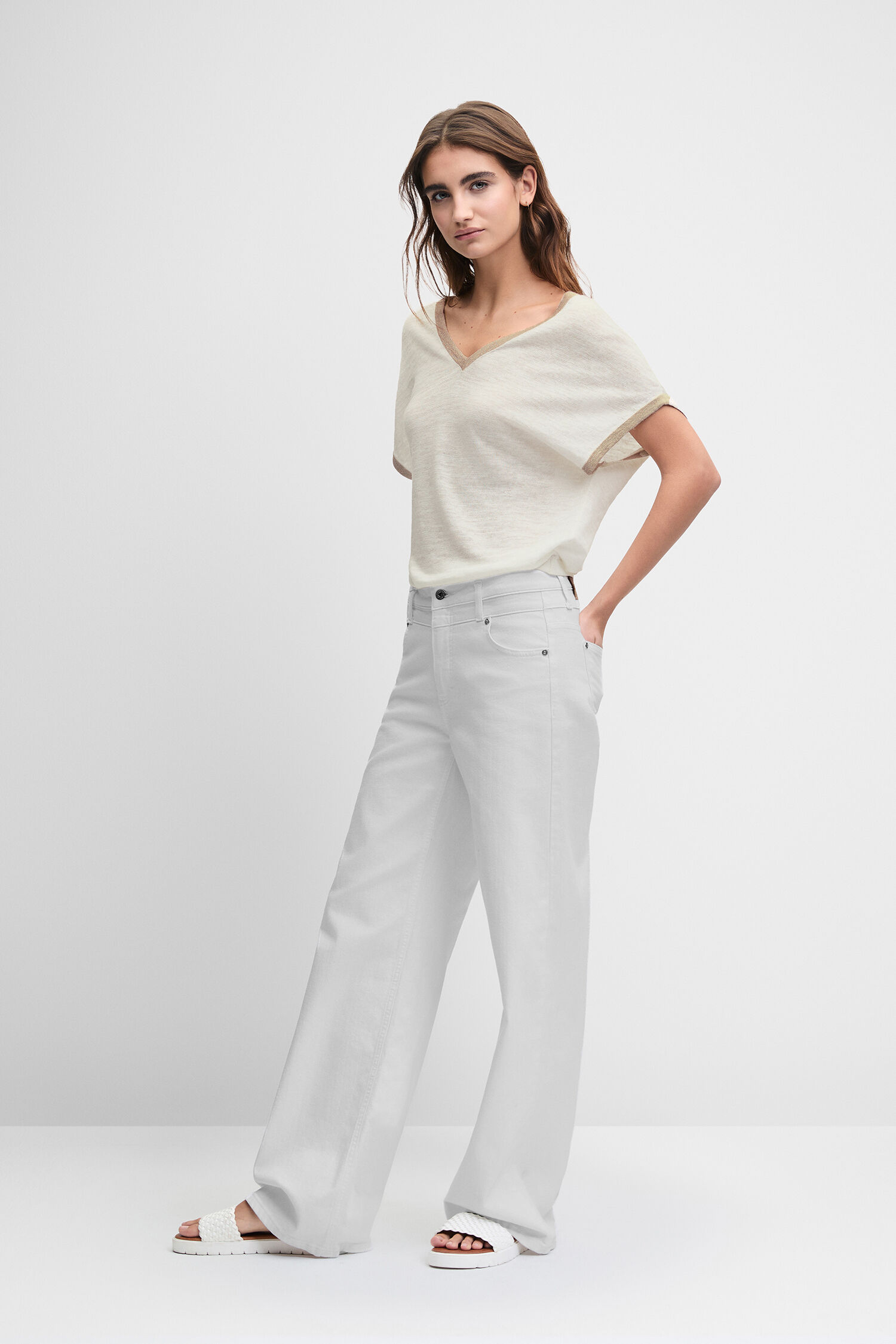 V-Ausschnitt, Kurze Ärmel, Beigefarbenes Oberteil, Beige, Kombinierte Farbe