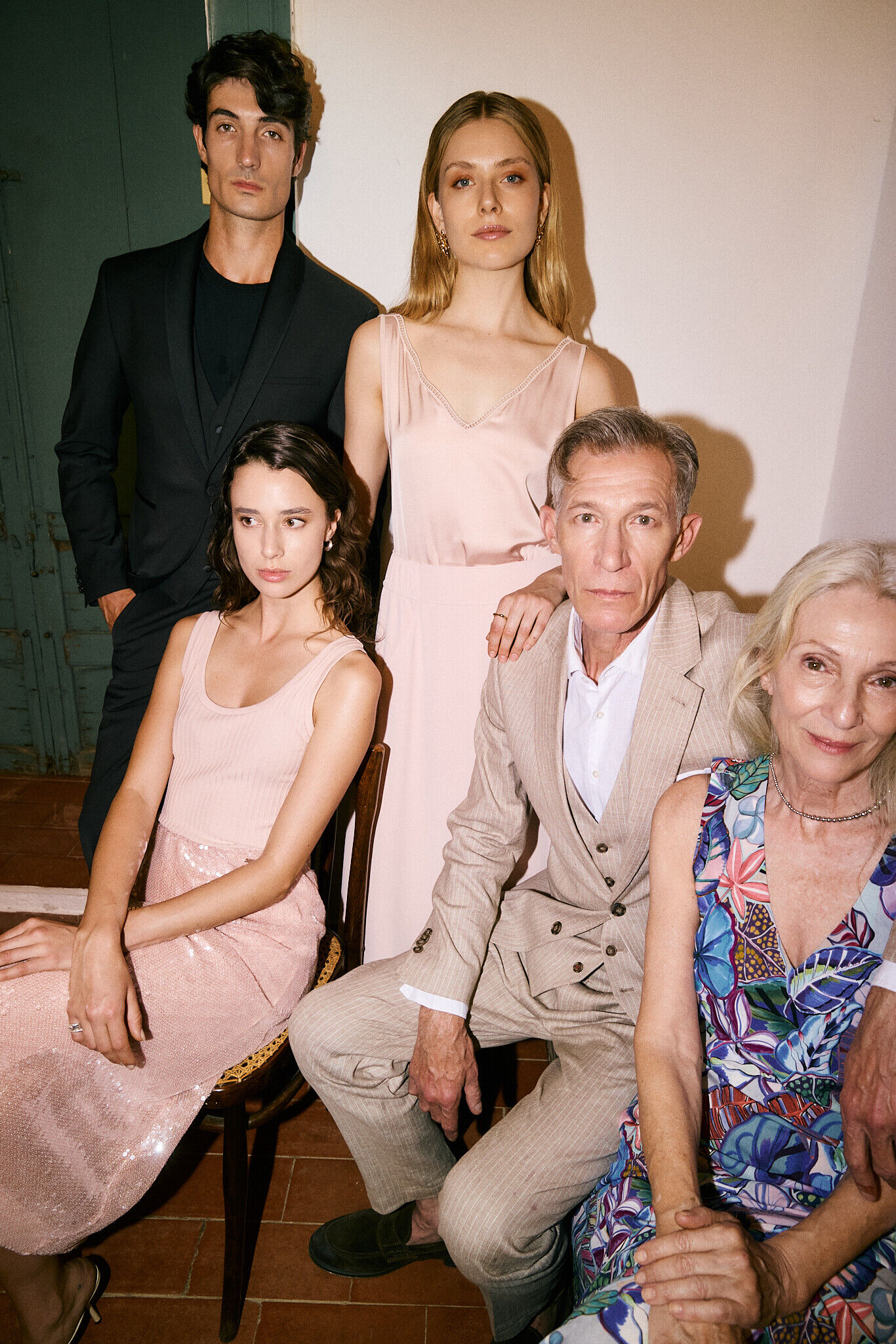 Abendkleidung, Damenkleidung, Schlankes Kleid, Pastellrosa, Samt/Glanz