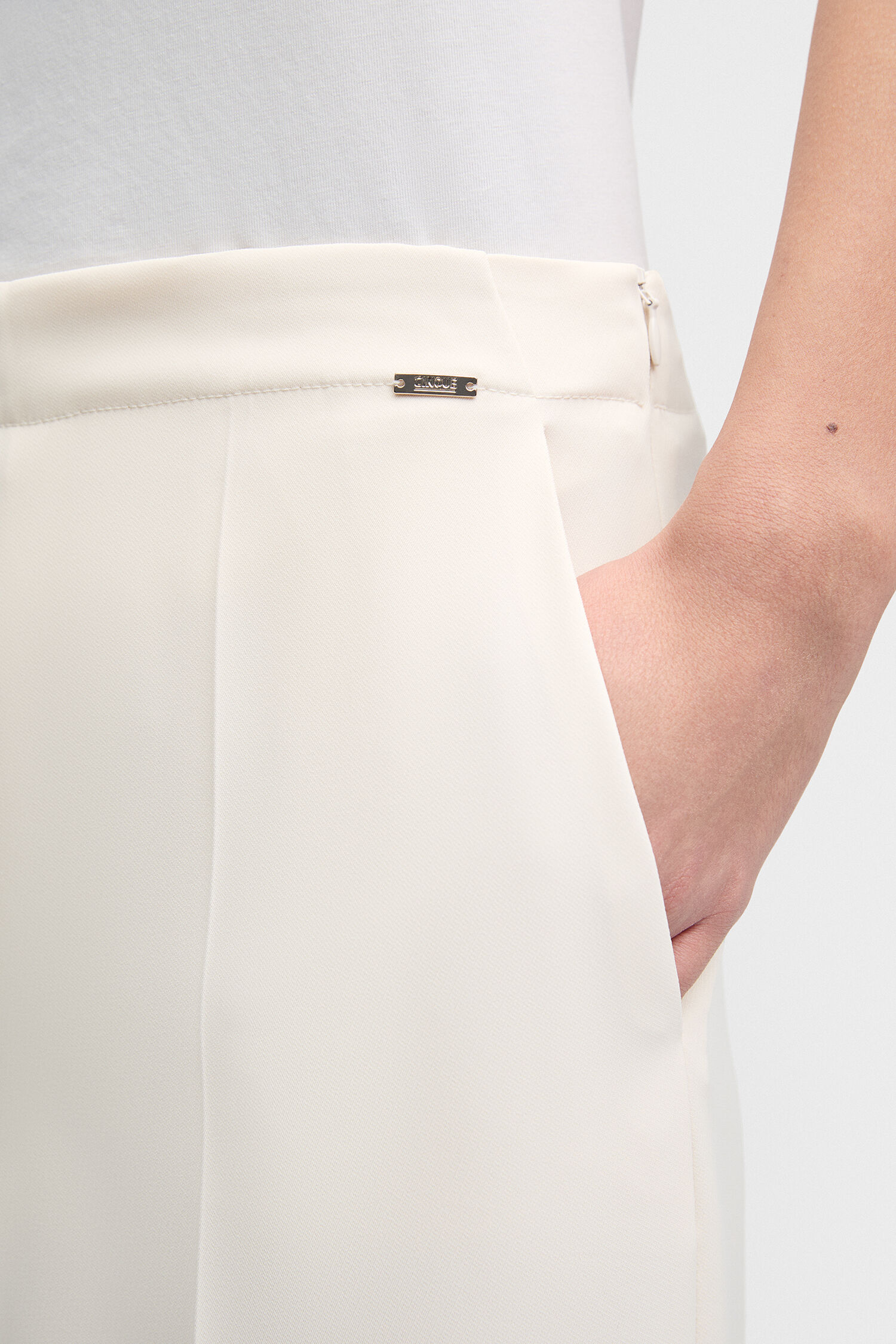 Weiß, Hose, Metall-Plakette, Seitliche Tasche, Kunststoffnaht