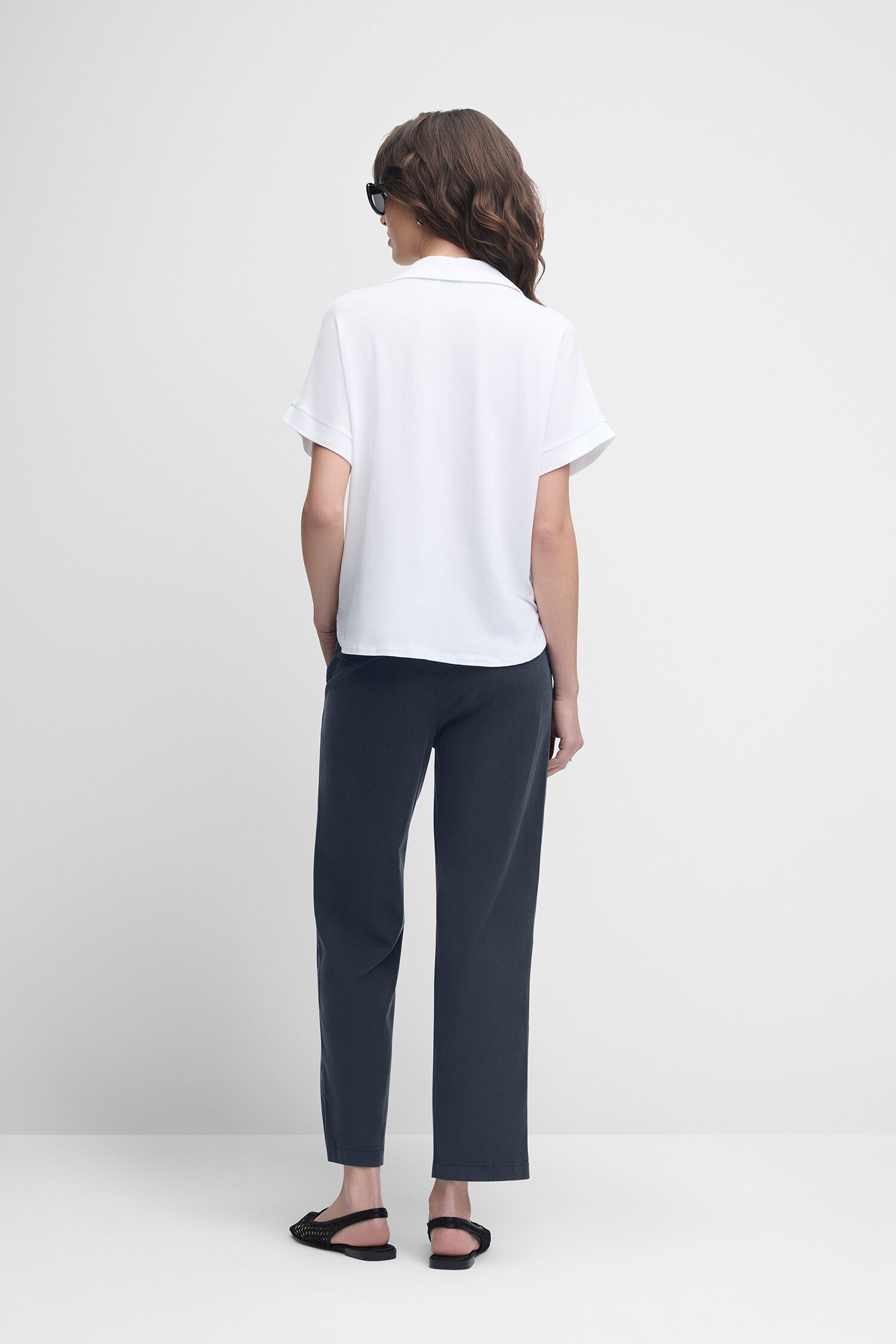 Bluse, Hosen, T-shirt, Person, Stehend