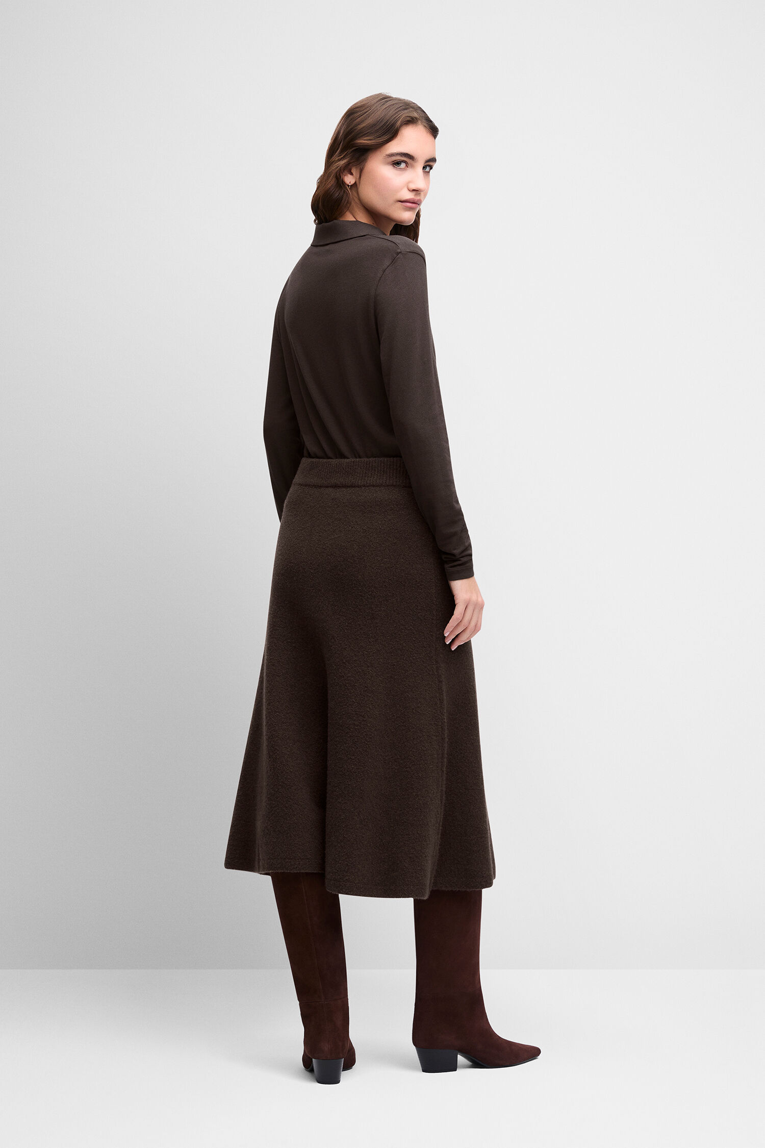 braun, knielang, milan, strickkleid, stiefel