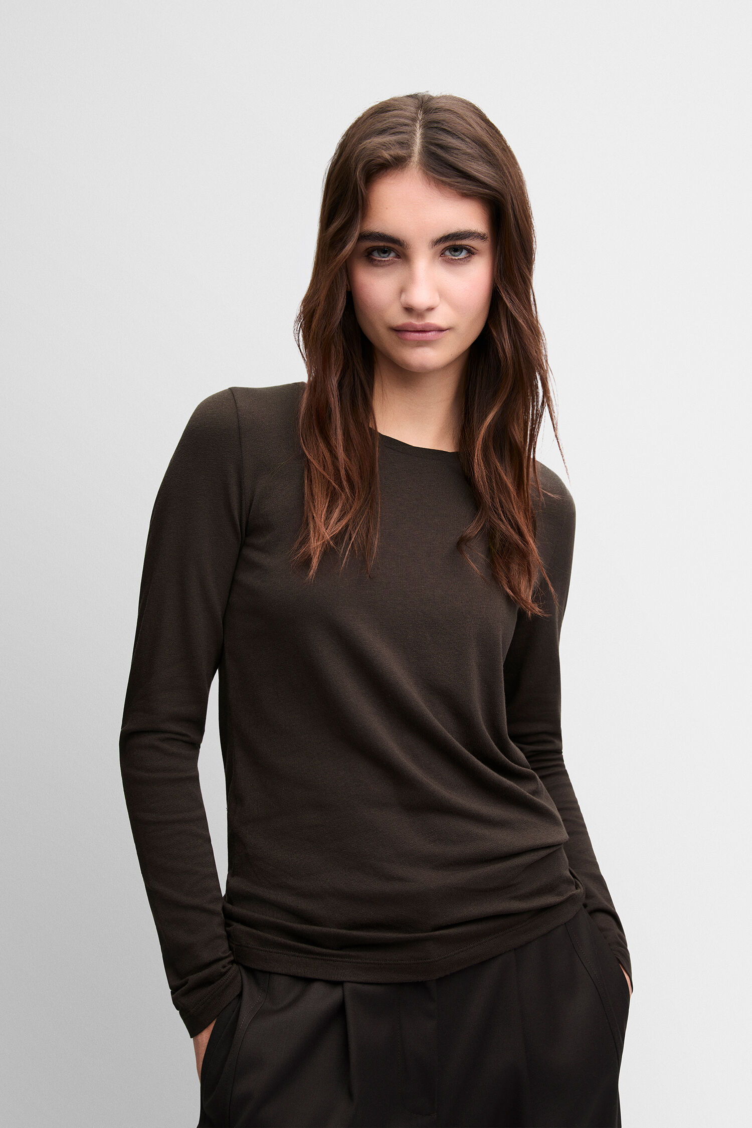Langarmshirt, Rundhals, Kleidungsstück, dunkelbraun, weicher Stoff