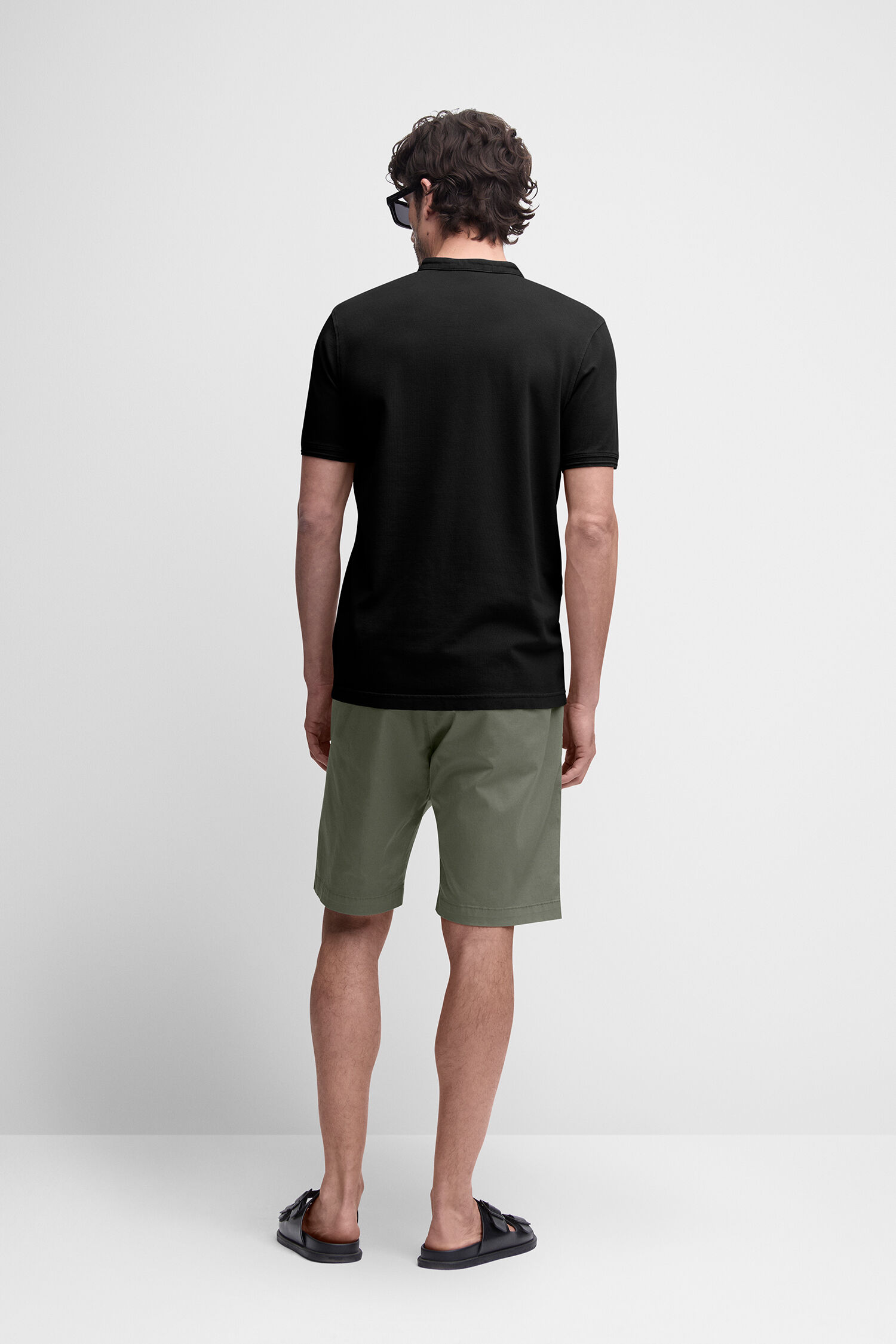 Kurze Hose, T-shirt, Erwachsener, Mann, Person
