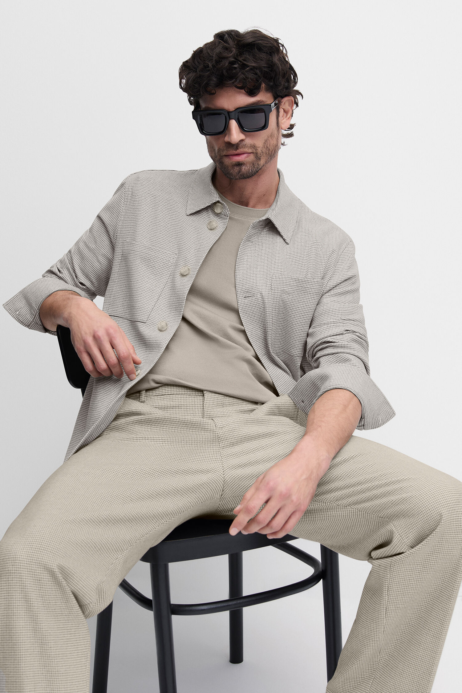 Sonnenbrille, Person, Sitzen, Erwachsener, Mann