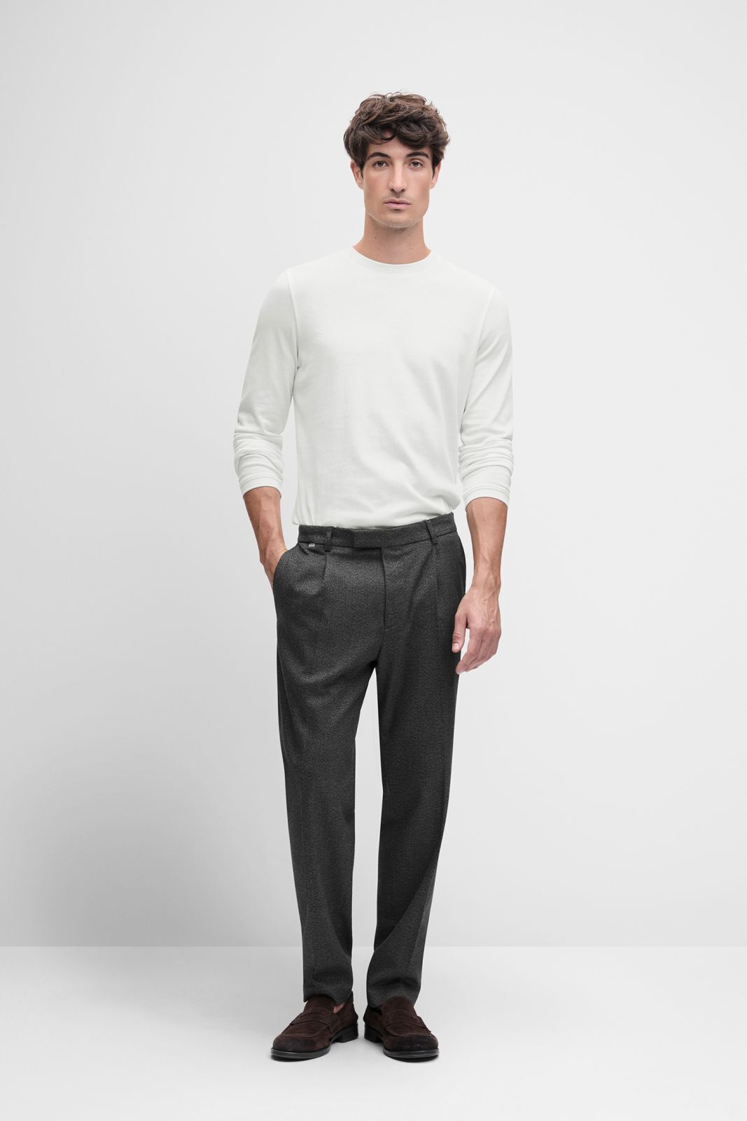 polo, longsleeve, white, pantalon, chemise?