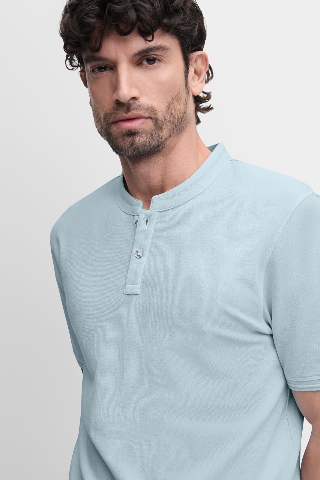 T-shirt, Hals, Person, Erwachsener, Mann