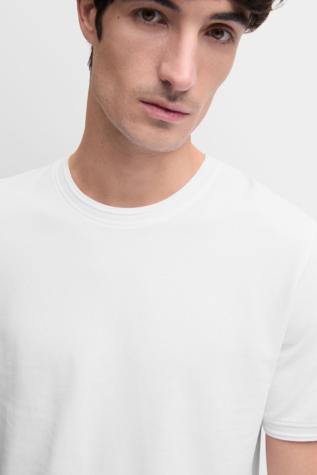T-shirt, Person, Gesicht, Kopf, Hals